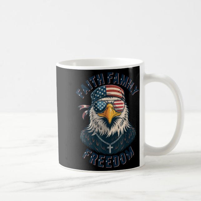 Bald Eagle Faith Family Dom Patriotic Christian Bo Kaffemugg (Höger)