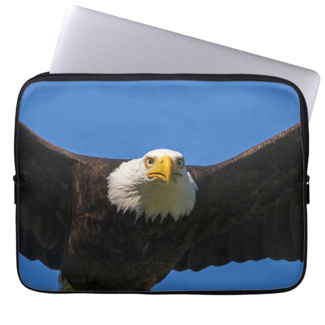 Bald Eagle Flyby Up Close Laptop Fodral (Framsidan)