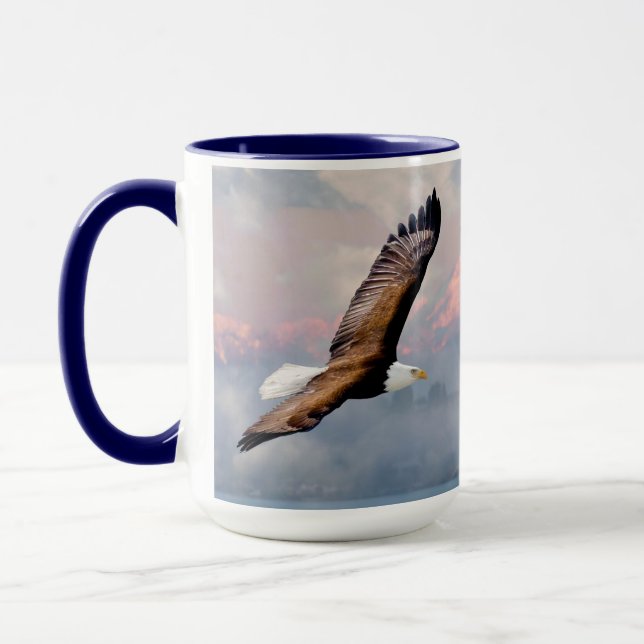 Bald Eagle Flying Over Snowcapped Mountains Blue Mugg (Vänster)