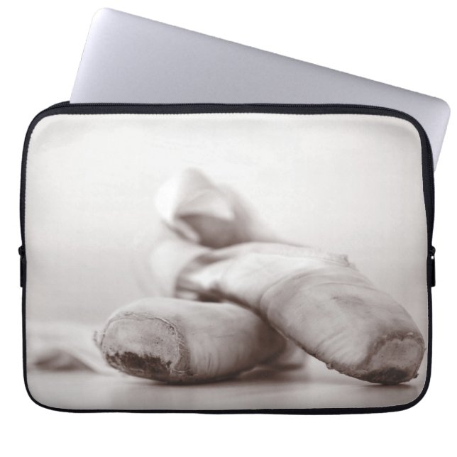 Balett Pointe skor på dansgolvmall Laptop Sleeve (Framsidan)