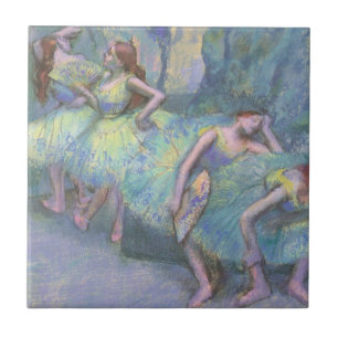 Balettdansöser i kulisserna av Edgar Degas Kakelplatta