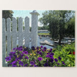 BÅLFLÖDEN VATTEN PERKINS COVE, OGUNQUIT, MAINE PUSSEL<br><div class="desc">En underbar syn på Perkins Cove - vatten, båtar, solsken, blommor. Det här pusslet ger inte bara underhållning utan är också en vacker keepé som kan njutas om och om igen! Storleka: 11 x 14 tum pussel med Gift Box, 252 Delarare. Dessa pussel är tillverkade av en robust kartong och...</div>