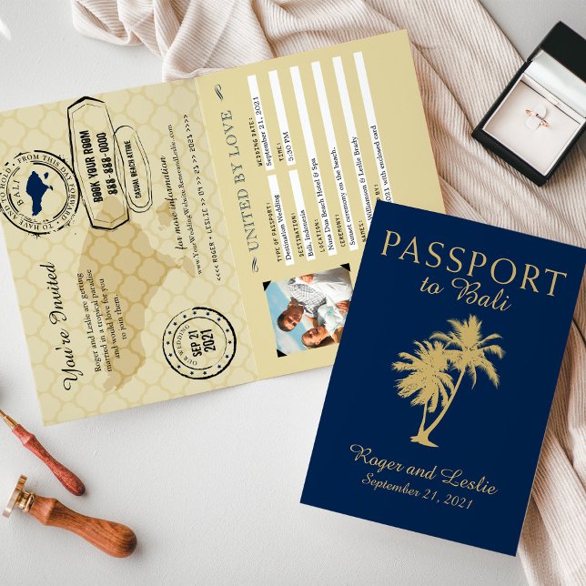 Bali Navy Blue och Guld Bröllop Passport Inbjudan (Skapare uppladdad)