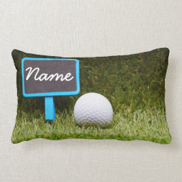 Bäljskylt med golf boll på grönt gräs lumbarkudde