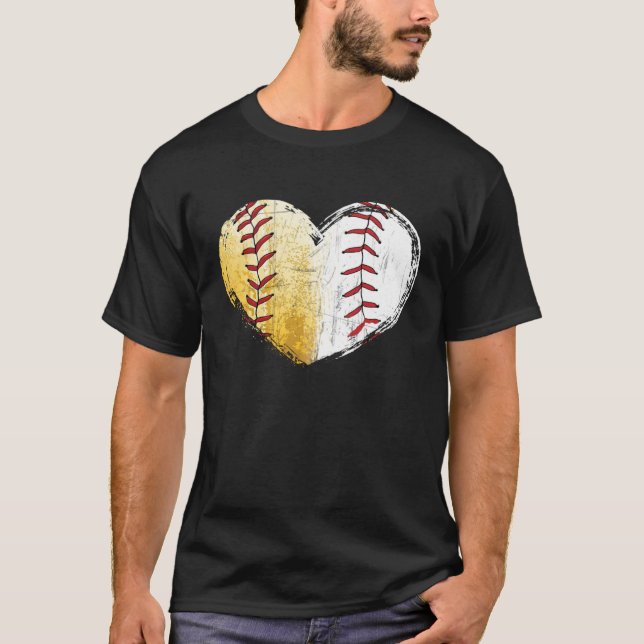 Ball Mom Heart Baseball Softball Mama Women Mother T Shirt (Framsida)