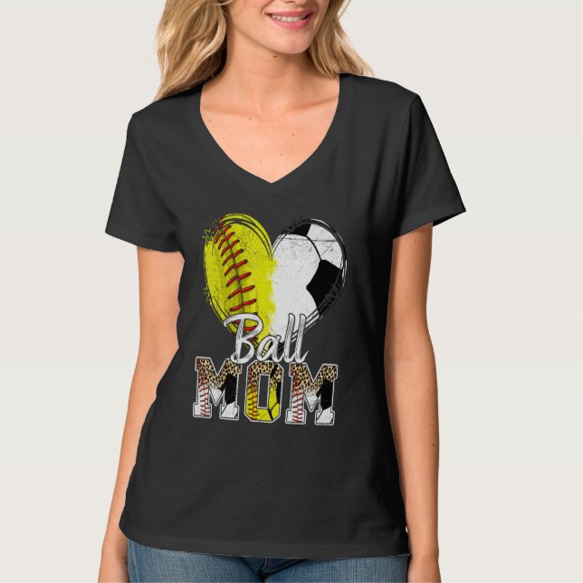 Ball Mom Heart Softball Soccer Sport Women Mother  T Shirt (Framsida)