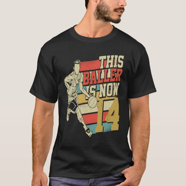 Baller är nu 14 för 14:e födelsedagsbasket t shirt (Framsida)