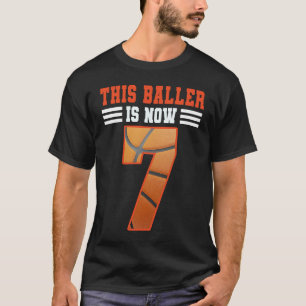 Baller är nu 7 basketboll 7:e-födelsedag 7 år t shirt