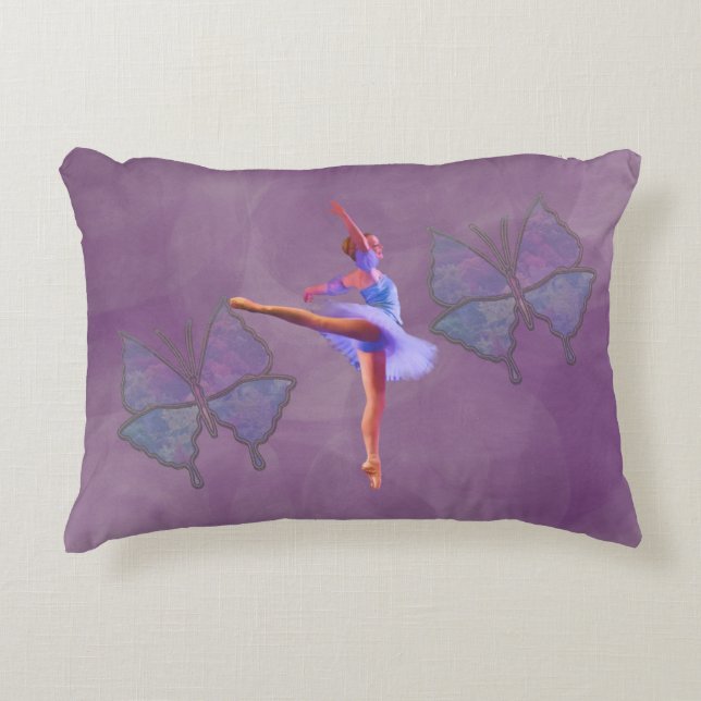 Ballerinaen i Arabesque placerar i lilor och blått Prydnadskudde (Framsidan)