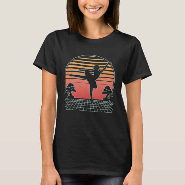 Ballet Dancer Futuristic Retro Tutu Woman Girl Dan T Shirt (Framsida)