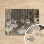 Ballet Rehearsal på scenen | Edgar Degas Pussel<br><div class="desc">Ballet Rehearsal på Stage (1874) av Franskens konstnär Edgar Degas. Originalteckningen är en olja på arbetsytan som skildrar ballerinasrepetition på ett teaterstadium. 

Använda verktygen för att lägga till anpassningsbar eller anpassa bilden.</div>