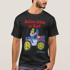 Ballongclown i konstnär för bilordstävballong på t-shirt