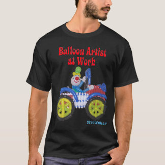 Ballongclown i konstnär för bilordstävballong på t-shirt