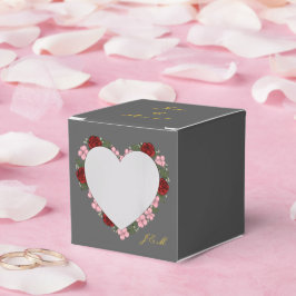Ballotines grises avec un cœur de rose et de rouge presentaskar