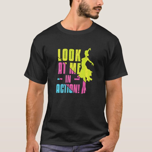 Balrumsdans tittar på mig i aktion latindans t shirt (Framsida)