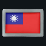 Bälte Buckle med Flagga Taiwan<br><div class="desc">Gör ett djärvt påstående i det taiwanesiska pridet med vårt unika låsbeslag i bälte som omfattar Taiwans flagga! I bälte-låsbeslaget visas stolt den taiwanesiska flagga utformning, med en röd bakgrund, med en blå rektangel i det övre lämnat hörnet som innehåller ett vitt sol med tolv strålar. Genom att symbolisera Taiwans...</div>
