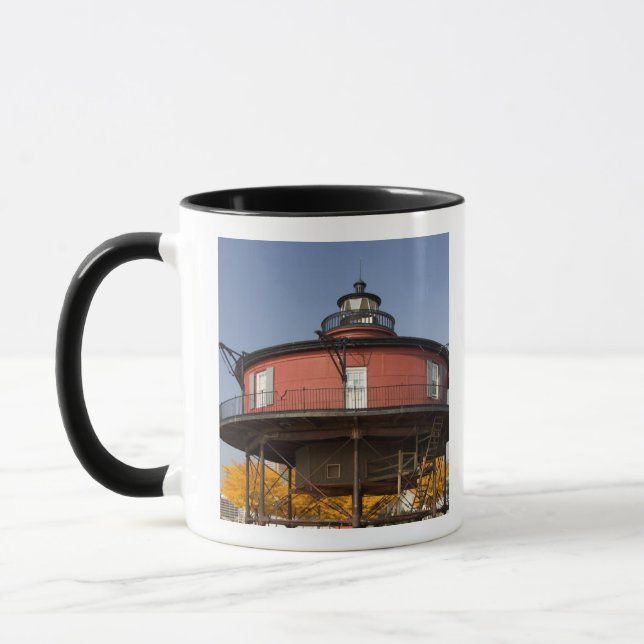 BALTIMORE, MARYLAND. USA. Seven-Foot Knoll Mugg (Vänster)