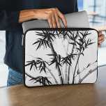 Bamboo Laptop Fodral<br><div class="desc">Bamboo är en penselmålning i traditionell kinesisk fri stil-teknik (Xie Yi) med bläck på ris-papper. Bamboo har varit ett viktigt och meningsfullt subjekt för målning under många perioder i Kinas historia. Kineserna jämför ofta bambu med gentleman för dess unika karaktär som att vara varken klingande eller arrogant. Dessutom symboliserar bambomålningen...</div>