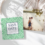 Bamboo Lattice Spara datumet<br><div class="desc">Lägg märke till bröllop i Handflatan Beach stil i Vallmo med vår bambu mönstrad och spara datumkorten i grönt och flotta. Unika fyrkantiga kort har information om bröllop (namn, datum och plats) som visas i mitten på en vit kvadrat med "spara datumet" i en blandning av marint blått block och...</div>