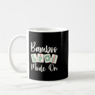 Bambooläge på design för en Mahjong Nerd Kaffemugg