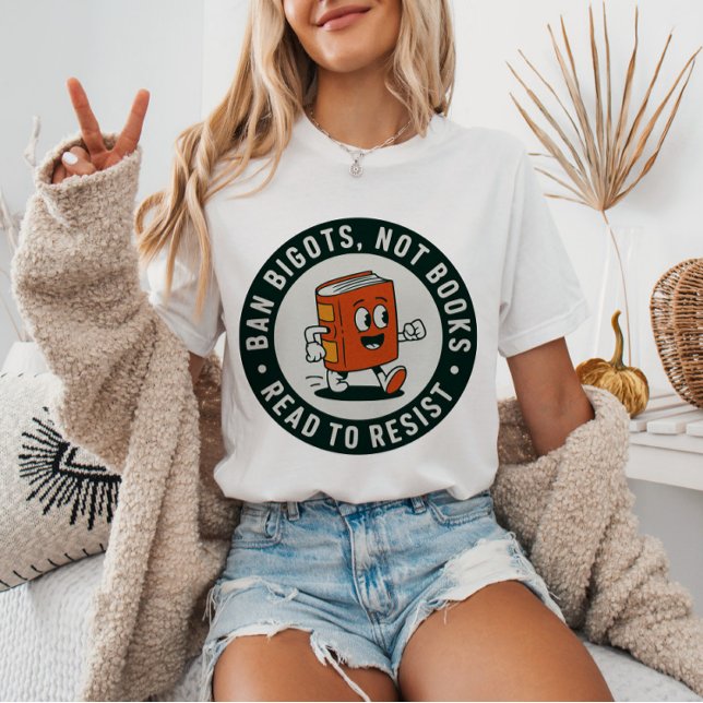 Ban Bigots Not Bokar Read to Resist Retro Bookworm T Shirt (Skapare uppladdad)