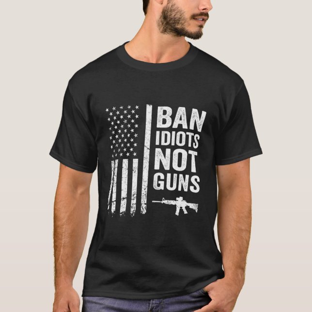 Ban Idiots Not Guns - USA flagga Pro Gun Quote 2nd T Shirt (Framsida)