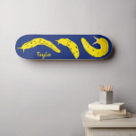 Banana Slugs Gult och Royal Blue Personlig Mini Skateboard Bräda 18,5 Cm<br><div class="desc">Skapa en personlig som är perfekt för alla som kärlek kräftar varelser. I den här skateboard finns illustrationer av banansultar i en ljus och bekväm gult som ställs in mot royalets blå bakgrund. Det finns en punkt att lägga till en namn i matchande gult.</div>