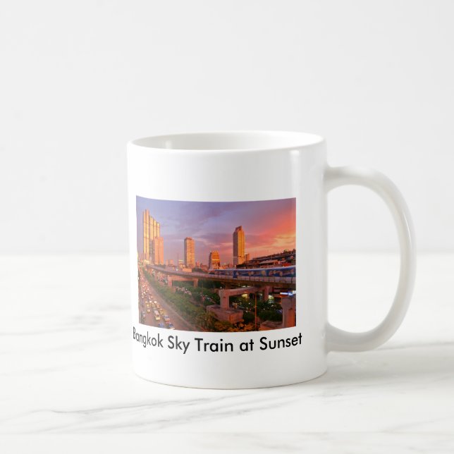Bangkok Skytrain på solnedgångmuggen Kaffemugg (Höger)