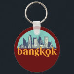 Bangkok Thailand Vintage City Skyline Cityscape Nyckelring<br><div class="desc">Vintage- och reflexritorier med vackra skyliner, attraktion och cityscape-konst. Coola skyscraper och byggnad silhuette illustrerar handelsvara för turister och resenärer. Perfekt som souvenir att ta med sig hem när man reser värld runt. Spara minnet av din resa och semester med familj och vänner. Bakgrunden till färg kan anpassas till färg....</div>