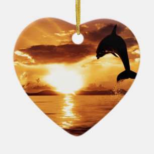 banhoppningdelfin med härlig solnedgång över ha julgransprydnad keramik