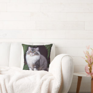 Banjo Persian: A Fluffy Grått and White Delight Kudde