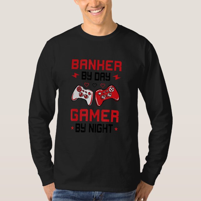 Banker By Day Gamer By Night Bank Clerk Finance Ca T Shirt (Framsida)