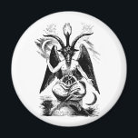 Baphomet (svart) magnet<br><div class="desc">Baphomet är en tänkt pagan gudom, som återupplivades på 1800-talet som Satanismens figur. Proven Alojal dikt, som var en korrupt "Muhammad", framträdde för första gången på ett sent 1200-tal som en korruption, men senare framstod den som en term för en pagan idol i provutskrifter av inkvisitionen av Knight-mallen på 1300-talet...</div>