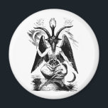 Baphomet (svart) magnet<br><div class="desc">Baphomet är en tänkt pagan gudom, som återupplivades på 1800-talet som Satanismens figur. Proven Alojal dikt, som var en korrupt "Muhammad", framträdde för första gången på ett sent 1200-tal som en korruption, men senare framstod den som en term för en pagan idol i provutskrifter av inkvisitionen av Knight-mallen på 1300-talet...</div>