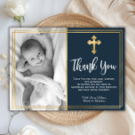 Baptism tack vare Blått Guld i budgeten<br><div class="desc">Budget, elegantens marinblå döpning och baptism tack vare dina kort. Tack till familj och vänner med den här moderna personligen tack för att du religiösor ett platt kort. Den har handskript med bokstäverna "Tack", runt dubbla faux guld foil ram på marin bakgrund. Det här vackra fototackkortet blir också perfekt för...</div>