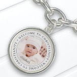 Baptism Välkomna till kristendomen Foto Armband<br><div class="desc">Den här enkla och klassiska designen består av serif-typografi och lägger till ett anpassningsbar-foto. "Välkomna till kristendomen" cirklar fotot av baby,  barn osv.</div>
