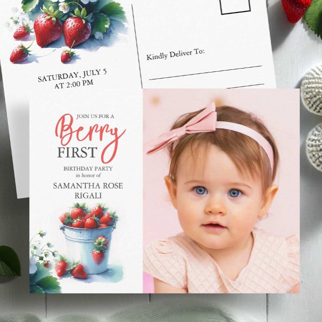 Bär Första Födelsedagsinbjudningar Helg Vykort (Berry first birthday invitations watercolor pint of strawberries with photo)