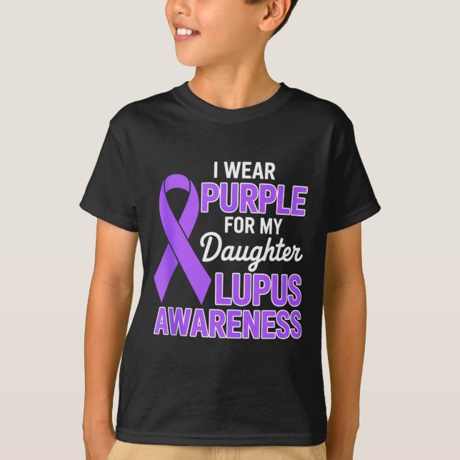 Bär lila för dottern lupus medvetenhet månad t shirt (Framsida)