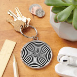 Bär Magic Hypnosis Spiral Rund Silverfärgad Nyckelring<br><div class="desc">Ta med dig lite magi var du än är med den här nyckelkedjan som fångar öga och som har en modern svart och vit spiral-design! Perfekt för fläkt av roligt, hypnos och psykedeliska optiska illusioner, detta djärva mönster är en riktig konversationsstart. Oavsett om du är i sinnesvänliga visualer eller bara...</div>