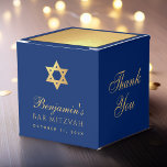 Bar Mitzvah Blå Falsk Guld Davidstjärna Tack Presentaskar<br><div class="desc">En elegant blå och gul favoritlåda för en bar mitzvah. Flappen är mestadels falsk guld folie. Resten är kunglig blå. Det finns guldfärgad text på framsidan och baksidan: I den övre delen finns en falsk guld folie Davidstjärna, i den nedre delen namnet i en elegant kalligrafi, tillfället och datumet i...</div>