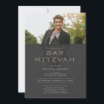 Bar Mitzvah-inbjudan Inbjudningar<br><div class="desc">Modern bar mitzvah-inbjudan perfekt för tonåringar. Den har en David-stjärna och du kan anpassa den med ditt eget foto

Vänligen kontakta mig på claudia@claudiaowen.com om du vill anpassa denna inbjudan. Besök min Zazzle-butik http://www.zazzle.com/claudiaowenshop 

Design av claudiaowen.com</div>