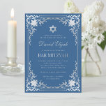 Bar Mitzvah Klassisk Blå Falskt Silver Stjärna Vin Inbjudningar<br><div class="desc">Denna eleganta klassiska blå och silver bar mitzvah-inbjudan med vintage-känsla har en utsmyckad falsk silverfolierad ram med eleganta barocka silvergrå dekorationer på en klassisk blå bakgrund. Ovanför texten finns en davidstjärna i falskt silverfolie. Med undantag för tillfället "Bar Mitzvah", som också är i falskt silver, kan all text anpassas och...</div>