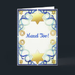 Bar Mitzvah-kort Mazel Tov, Grattiskort Kort<br><div class="desc">Framsidan har blå och vita,  virvlande band inom en blå ram med falska,  gyllene davidstjärna-motiv med hälsningen "Mazel Tov!". Insidan lyder "Fira denna dag för din Bar Mitzvah! Bästa önskningar". Ett enkelt,  elegant kort.</div>