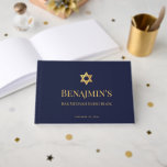 Bar Mitzvah Marinblå Falskt Guld Davidstjärna Pojk Gästböcker<br><div class="desc">En enkel marinblå och guld bar mitzvah-design vars enda dekoration är den falska guldstämpade Davidstjärnan i den övre delen (och på baksidan och på ryggen). All text är i guld versaler och kan redigeras. Bakgrunden är marinblå.</div>