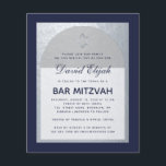 Bar Mitzvah Marinblå Silver Budget Inbjudan<br><div class="desc">En bar mitzvah-inbjudan. På en marinblå rektangulär bakgrund har den en falsk silverfolie-båge som inuti har marinblå text på vit bakgrund. Namnet är skrivet med en elegant kalligrafisk stil; Det finns en (falsk) silver davidstjärna ovanför texten.</div>