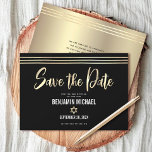 Bar Mitzvah Svart Guld Folie Script Tallit Modern Spara Datumet<br><div class="desc">Se till att alla dina vänner och släktingar kan fira din sons stora Bar Mitzvah! Skicka ut det här fantastiska, moderna "Spara datumet"-kortet. Grafisk faux-guld folie kalligrafi skrift, Davidsstjärna och handritade tallit-linjer överlagrar en rik, dramatisk svart bakgrund. Anpassa den anpassade texten med din Bar Mitzvahs namn och datum. Ditt anpassade...</div>