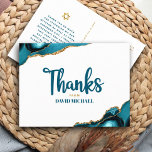 Bar Mitzvah Turkos Agat Fet Stil Tack så mycket Vykort<br><div class="desc">Se till att din favorit Bar Mitzvah visar sin uppskattning till alla som stödde hans milstolpe! Skicka ut detta coola, unika, moderna, personliga tack-kort. Turkosblå handskriven skrift och fet, sans-serif-typografi överlagrar en enkel, ren vit bakgrund med turkosblå agatstenar accentuerade med falska guldådror. En falsk Davidstjärna i guld, tillsammans med ditt...</div>