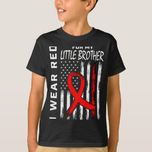 Bär röd bandana lillebror medveten om hjärtsjukdom t shirt