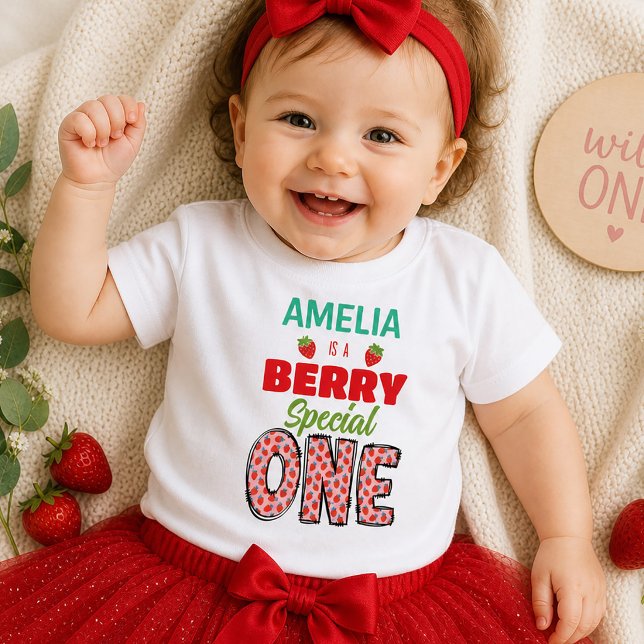Bär Special Första Födelsedag T Shirt (Berry Special First Birthday Toddler T-shirt paired with red accents.)