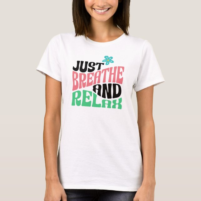 Bara andas och slappna av i inspirationerande posi t shirt (Framsida)